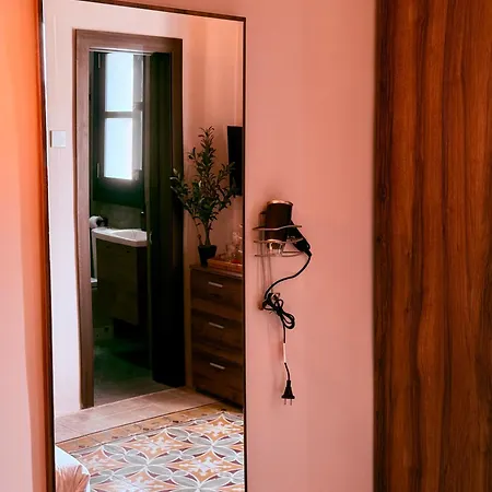 Square Guest house *